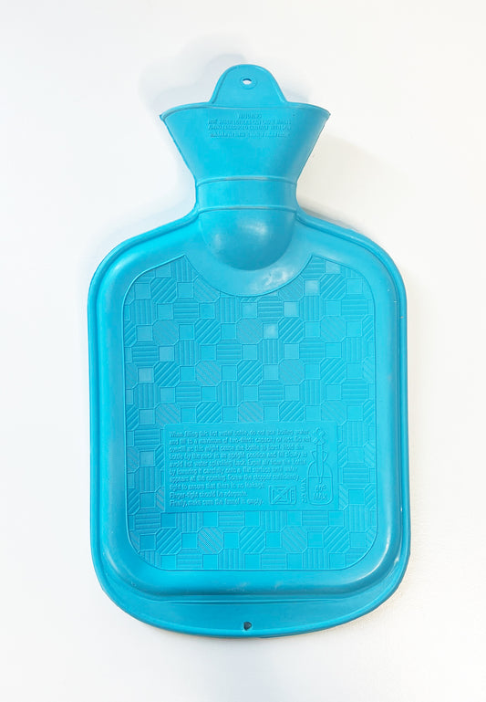 Hellblaue Wärmflasche mit bedruckbarer Vlieshülle