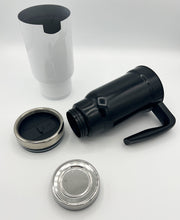 Lade das Bild in den Galerie-Viewer, Edelstahl-Thermobecher mit Henkel in weiß
