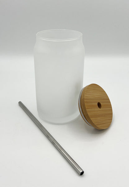 Glas mit Bambusdeckel und Trinkhalm satiniert