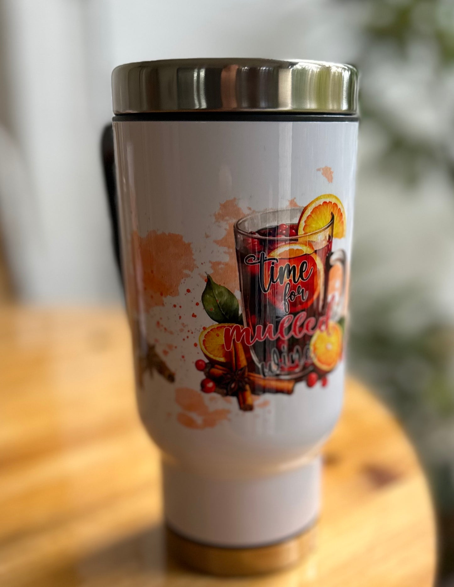 Stainless steel thermal mug with handle in white