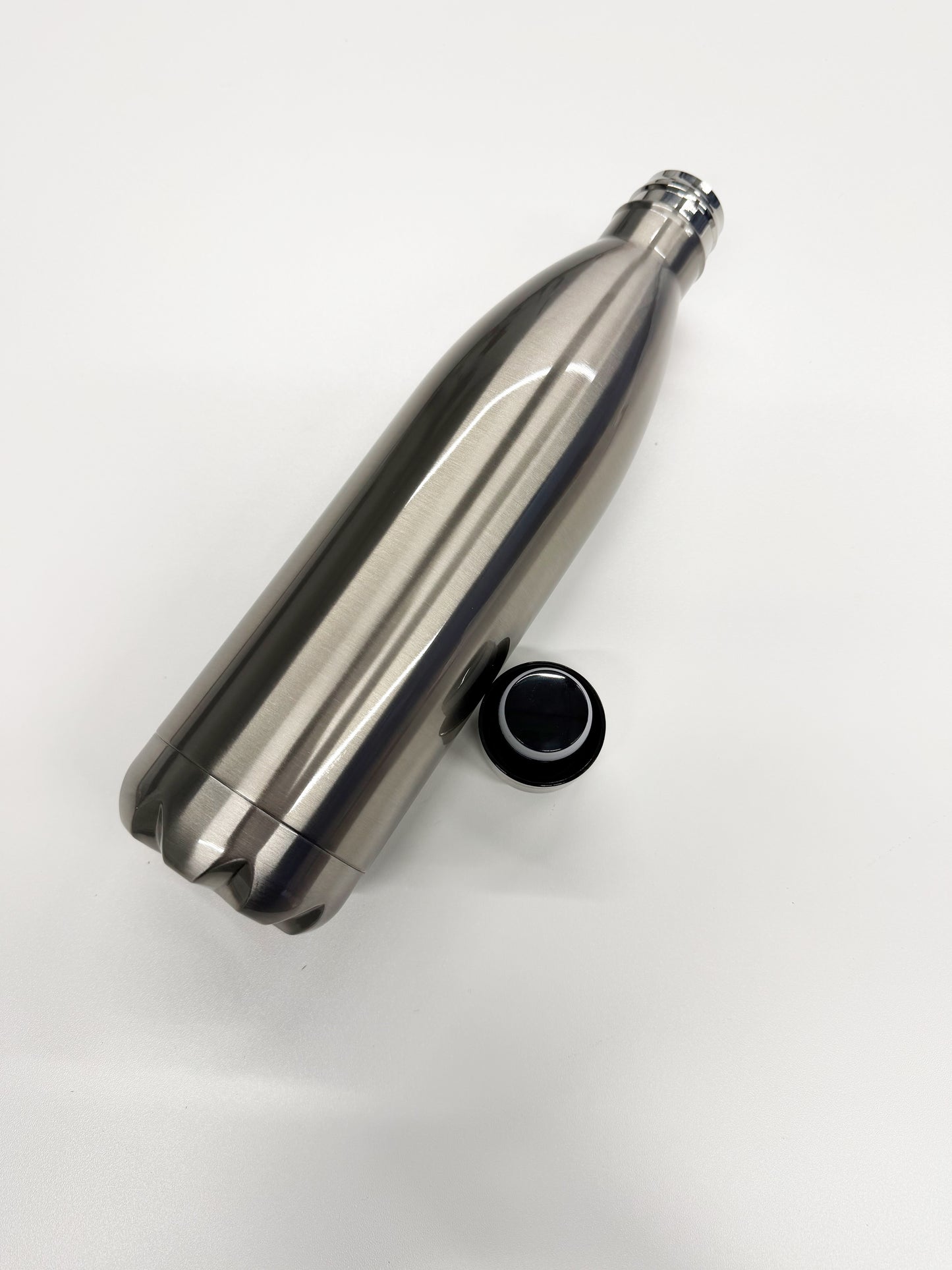 Stainless steel drinking bottle in white 750 ml