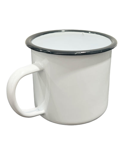 Grande tasse en émail blanc avec bord noir